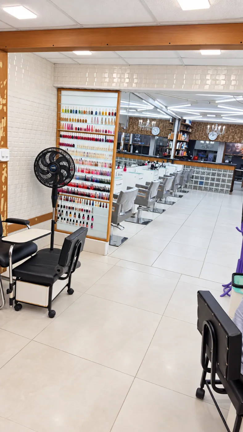 Espaço de manicure com vista do salão